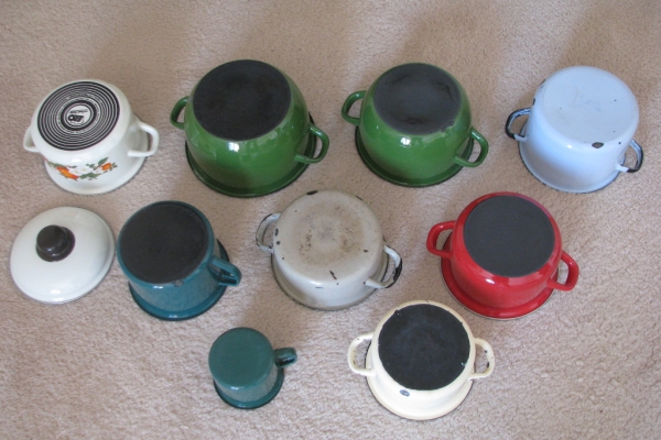 Ogłoszenie - Emaliowane garnki, pokrywki, patelnie, miski, durszlak, koszyk na frytki - retro PRL. Zdjęcie 5