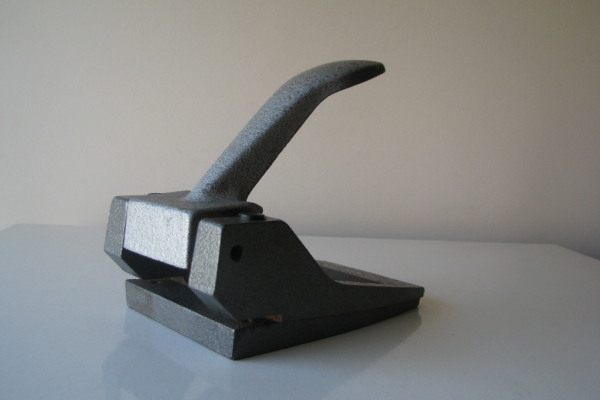 Ogłoszenie - Stary, solidny, duży żeliwny dziurkacz PRL. Zdjęcie 6