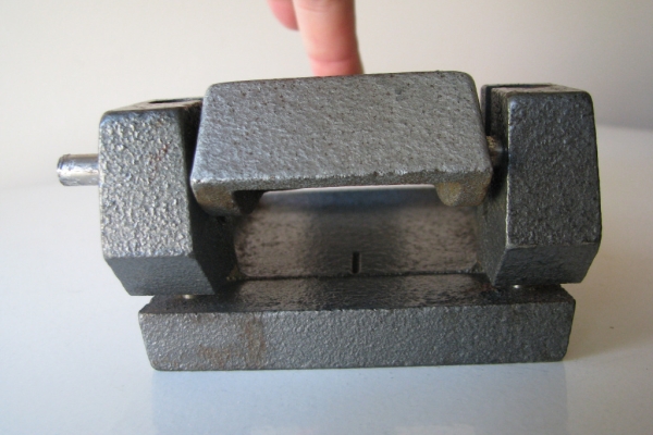 Ogłoszenie - Stary, solidny, duży żeliwny dziurkacz PRL. Zdjęcie 9