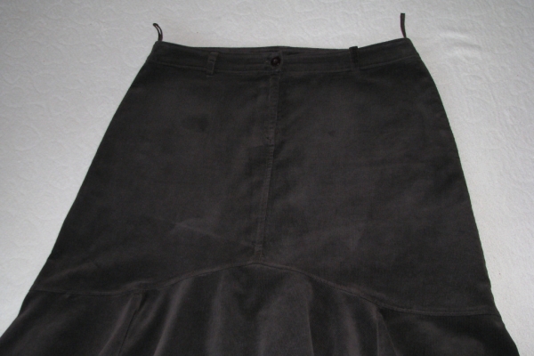 Ogłoszenie - Sztruksowa spódnica z kloszem, kloszowana, brąz, rozm. 44. Zdjęcie 5