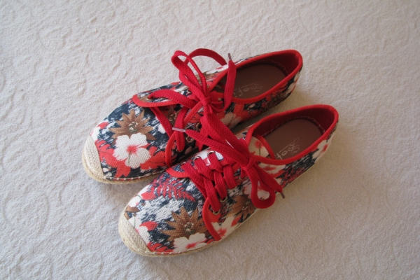 Ogłoszenie - Nowe sznurowane espadryle lniane, tenisówki Sofi rozm. 38, półtrampki z motywem kwiatowym. Zdjęcie 2