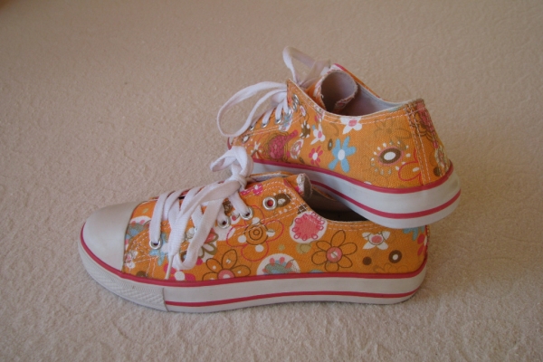 Ogłoszenie - Tenisówki, półtrampki, trampki z motywem kwiatowym Viva rozm. 40. Zdjęcie 3