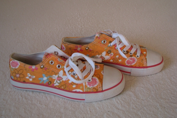 Ogłoszenie - Tenisówki, półtrampki, trampki z motywem kwiatowym Viva rozm. 40. Zdjęcie 4