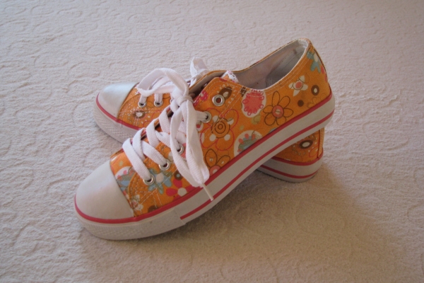 Ogłoszenie - Tenisówki, półtrampki, trampki z motywem kwiatowym Viva rozm. 40. Zdjęcie 2