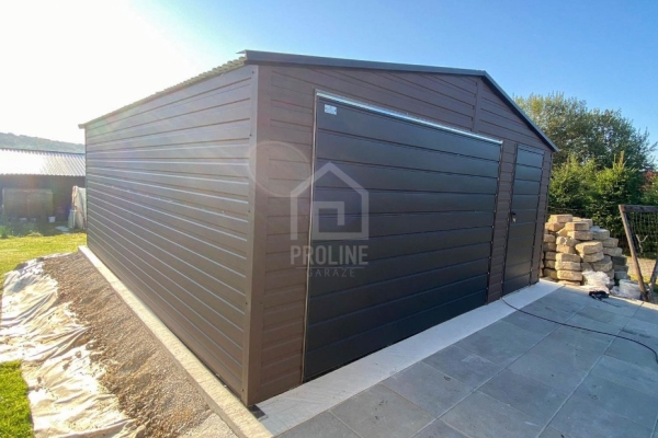 Ogłoszenie - Garaż blaszany 5x5m - brama uchylna - drzwi - ciemny brąz - czarny - dach dwuspadowy PLG202. Zdjęcie 4