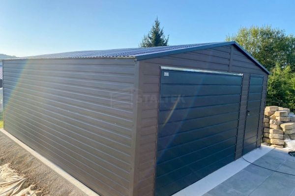 Ogłoszenie - Garaż blaszany 5x5m - brama uchylna - drzwi - ciemny brąz - czarny - dach dwuspadowy ST196. Zdjęcie 3