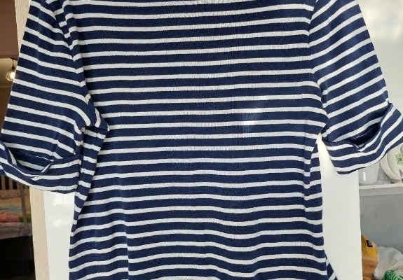 Ogłoszenie - Bluzka damska Lauren w rozmiarze M, krótki rękaw – idealna na co dzień i do eleganckich stylizacji.. Zdjęcie 2