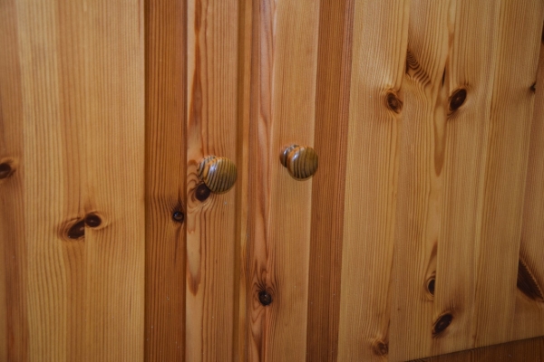 Ogłoszenie - komoda z drewna sosnowego - jak nowa. Zdjęcie 5