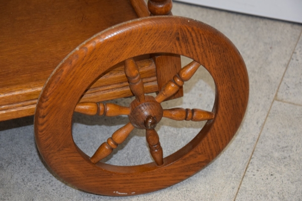 Ogłoszenie - barek - stolik dębowy na kółkach - super stan. Zdjęcie 4