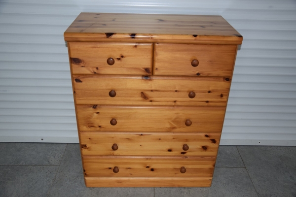 Ogłoszenie - komoda z szufladami z drewna sosnowego. Zdjęcie 1