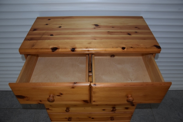 Ogłoszenie - komoda z szufladami z drewna sosnowego. Zdjęcie 3