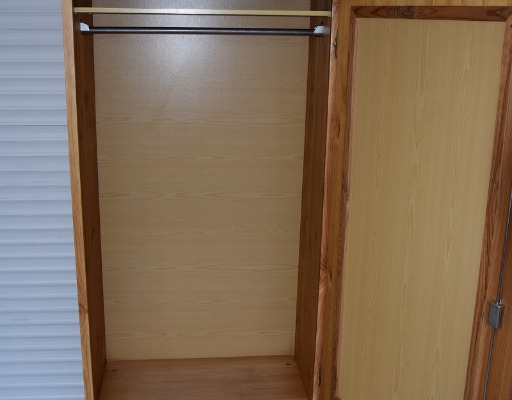 Ogłoszenie - szafa z drewna sosnowego z lustrem - jak nowa. Zdjęcie 4