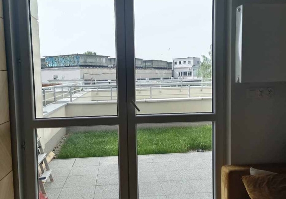 Ogłoszenie - Folia Tytan 275XC, Folia Tytan 20 Xtra SR - folie przeciwsłoneczne zewnetrzne na okna Warszawa - Usługa oklejania szyb. Zdjęcie 10