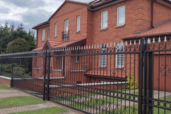 Ogłoszenie - Sprzedam dom gotowy do zamieszkania 440m2 Kozienice. Zdjęcie 1