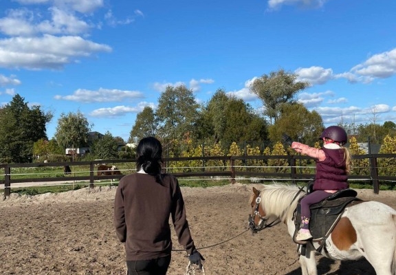 Ogłoszenie - Wyjątkowa edukacja dla dzieci z udziałem koni – zobacz naszą inicjatywę. Zdjęcie 1