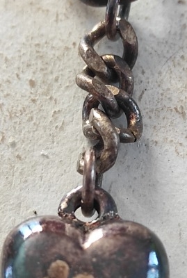 Ogłoszenie - Metalowy brelok do kluczy z zawieszką w kształcie serca. Zdjęcie 1