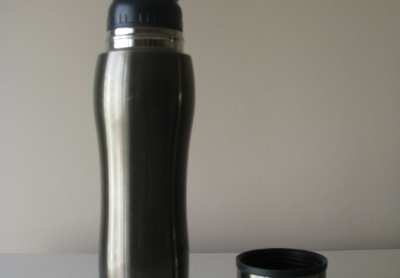 Ogłoszenie - Mały stalowy termos turystyczny z kubkiem 0,4 l. Zdjęcie 3