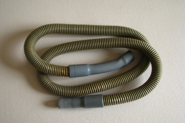 Ogłoszenie - Szczelinówka i wąż ssący, rura – akcesoria do odkurzacza z czasów PRL. Zdjęcie 2