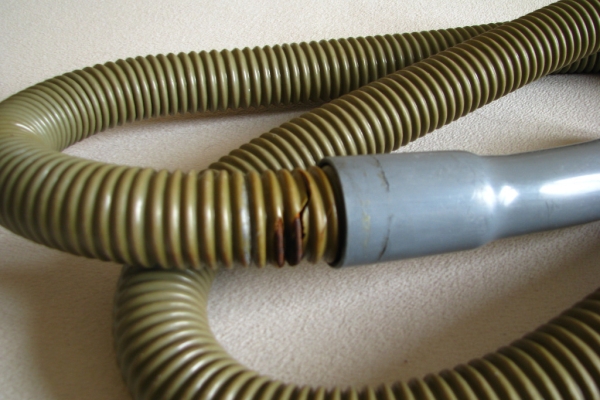 Ogłoszenie - Szczelinówka i wąż ssący, rura – akcesoria do odkurzacza z czasów PRL. Zdjęcie 3