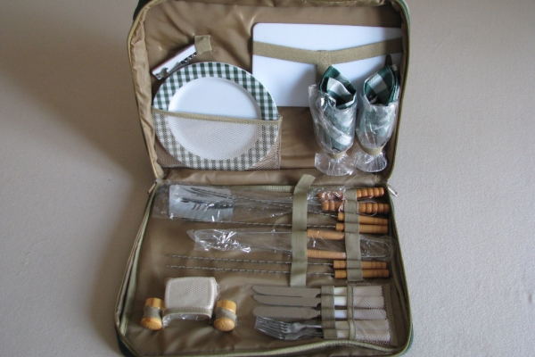 Ogłoszenie - Zestaw grillowo - piknikowy z wyposażeniem + grill przenośny. Zdjęcie 2