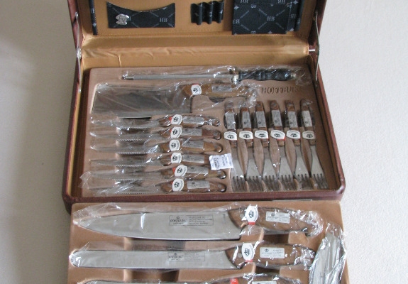 Ogłoszenie - Zestaw noży kuchennych i sztućców w walizce - 24 elementy Hoffburg. Zdjęcie 1