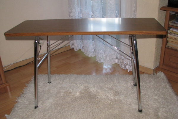 Ogłoszenie - Mały, zgrabny, składany stolik przenośny, biurko, ława. Zdjęcie 1