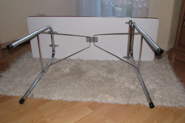 Ogłoszenie - Mały, zgrabny, składany stolik przenośny, biurko, ława. Zdjęcie 4