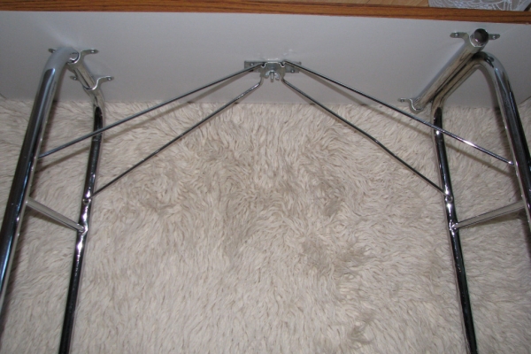 Ogłoszenie - Mały, zgrabny, składany stolik przenośny, biurko, ława. Zdjęcie 5