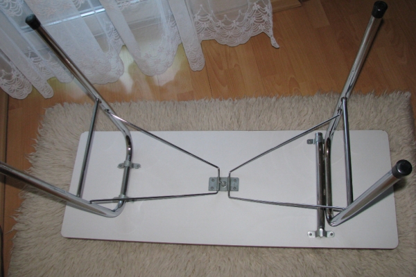 Ogłoszenie - Mały, zgrabny, składany stolik przenośny, biurko, ława. Zdjęcie 6