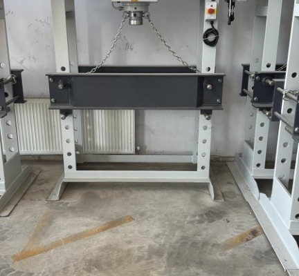 Ogłoszenie - Prasa hydrauliczna 150 t. Zdjęcie 1