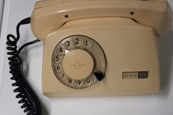 Ogłoszenie - Polecam 2 Telefony Kolekcjonerskie Pamiątka z Okresu PRL-u Lata-70-80- te. Zdjęcie 3