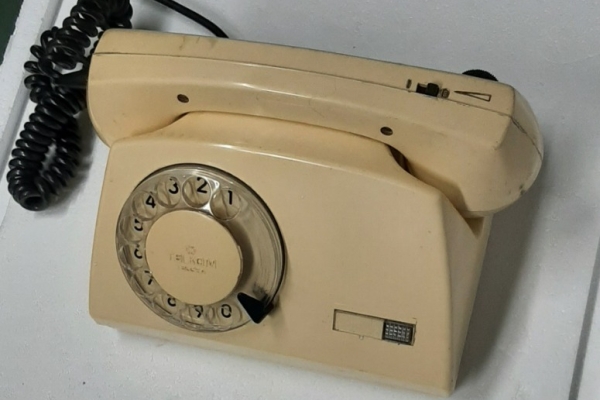 Ogłoszenie - Polecam 2 Telefony Kolekcjonerskie Pamiątka z Okresu PRL-u Lata-70-80- te. Zdjęcie 6