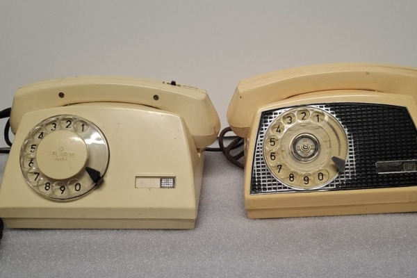 Ogłoszenie - Polecam 2 Telefony Kolekcjonerskie Pamiątka z Okresu PRL-u Lata-70-80- te. Zdjęcie 1