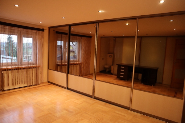 Ogłoszenie - Dom 107 m² w centrum Turobina + lokal usługowy z osobnym wejściem | 2 łazienki | strych | ogródek | 345 000 zł. Zdjęcie 4