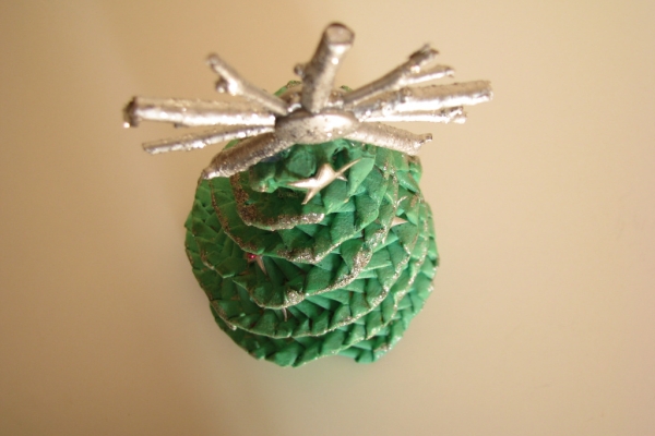 Ogłoszenie - Mała zielona choinka ze srebrnymi dodatkami 26 cm świąteczny stroik. Zdjęcie 5