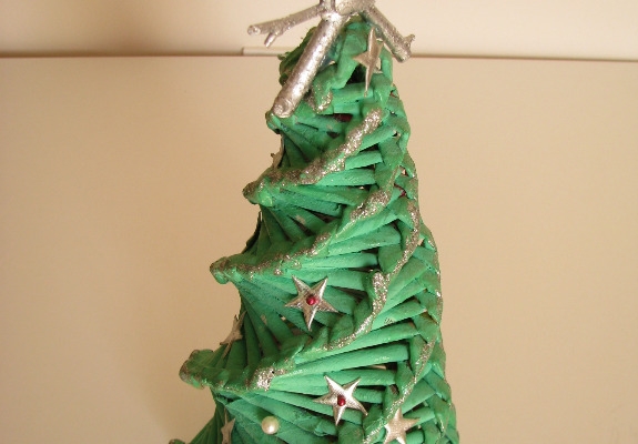 Ogłoszenie - Mała zielona choinka ze srebrnymi dodatkami 26 cm świąteczny stroik. Zdjęcie 2