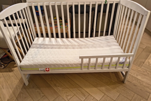 Ogłoszenie - Łóżeczko drewniane białe dla dziecka. Zdjęcie 2
