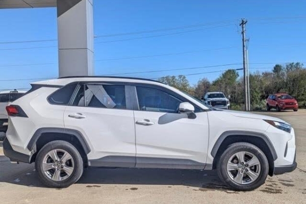 Ogłoszenie - Selling My 2023 Toyota Rav 4 XLE AWD. Zdjęcie 3