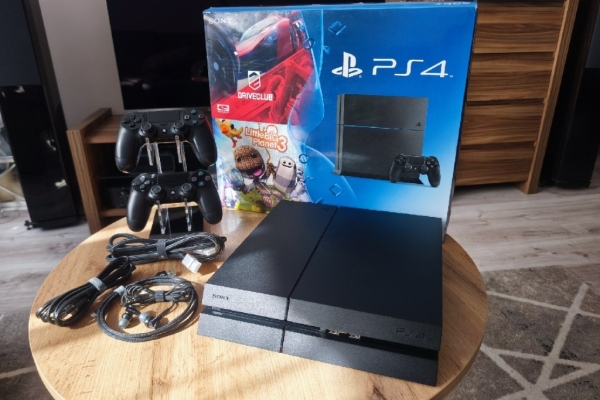 Ogłoszenie - PLAYSTATION PS4 ODDAM ZA DARMO. Zdjęcie 1