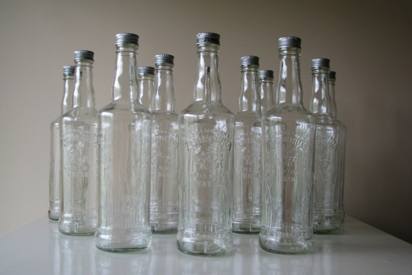 Ogłoszenie - Butelki Żubrówka 0,5 l z nakrętkami na nalewki, soki, ocet i inne domowe przetwory. Zdjęcie 4