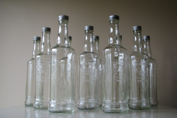 Ogłoszenie - Butelki Żubrówka 0,5 l z nakrętkami na nalewki, soki, ocet i inne domowe przetwory. Zdjęcie 2