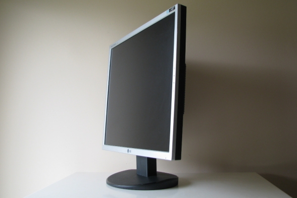Ogłoszenie - Monitor LCD do komputera LG Flatron L1952S 19 cali. Zdjęcie 2
