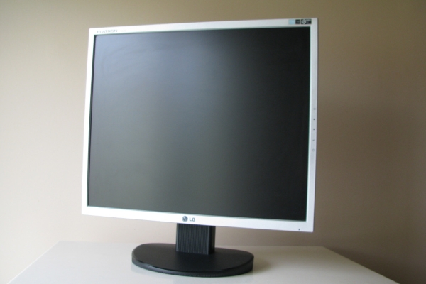 Ogłoszenie - Monitor LCD do komputera LG Flatron L1952S 19 cali. Zdjęcie 1