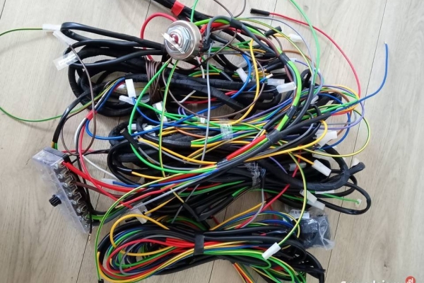 Ogłoszenie - Instalacja elektryczna Ursus C 385 4 i 6 cyl. Instalacja gruba przewody 1,5mm2 wszystkie .. Zdjęcie 1
