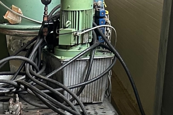 Ogłoszenie - Uniwersalna prasa hydrauliczna SIEVERS 300/150 do klejenia konstrukcji - łuków z drewna. Zdjęcie 2