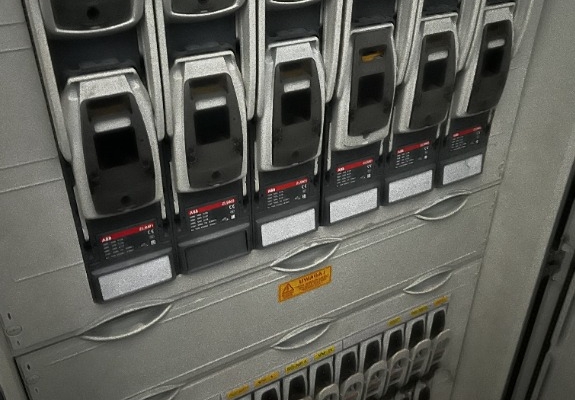 Ogłoszenie - Sprzedam rozdzielnie elektryczną przemysłową. Zdjęcie 1