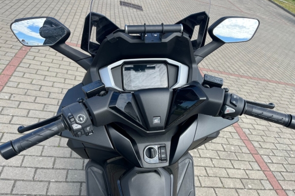 Ogłoszenie - Honda Forza 125 z 2025 roku. To nie jest zwykły skuter.. Zdjęcie 4