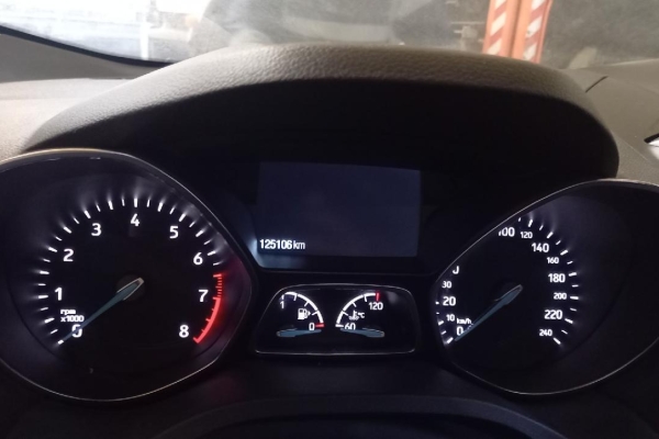 Ogłoszenie - Sprzedam samochód Ford Kuga 1.5 benzyna z 2019 roku. Zdjęcie 3