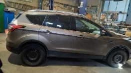 Ogłoszenie - Sprzedam samochód Ford Kuga 1.5 benzyna z 2019 roku. Zdjęcie 2