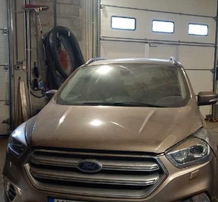 Ogłoszenie - Sprzedam samochód Ford Kuga 1.5 benzyna z 2019 roku. Zdjęcie 1
